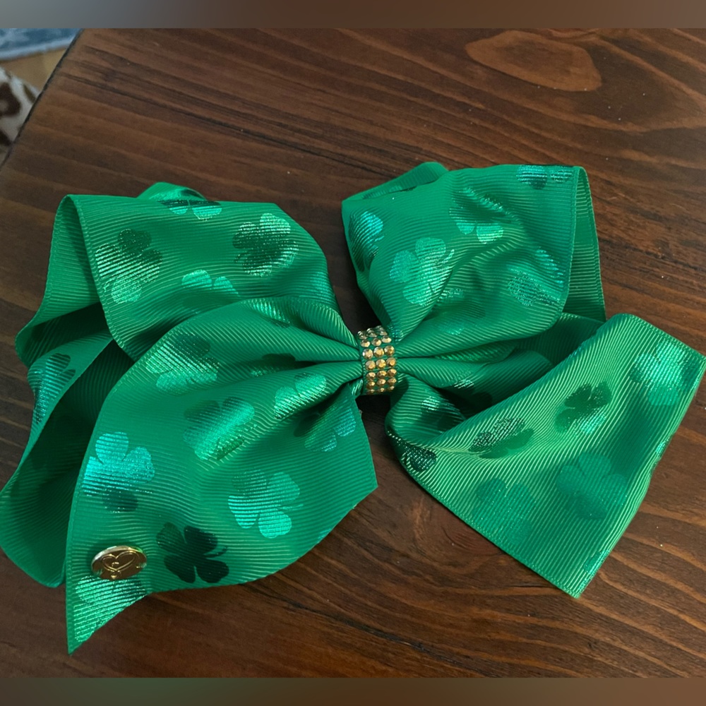 Jojo Siwa signature collection Green Clover  St Patrick’s Day Bow hair clip.